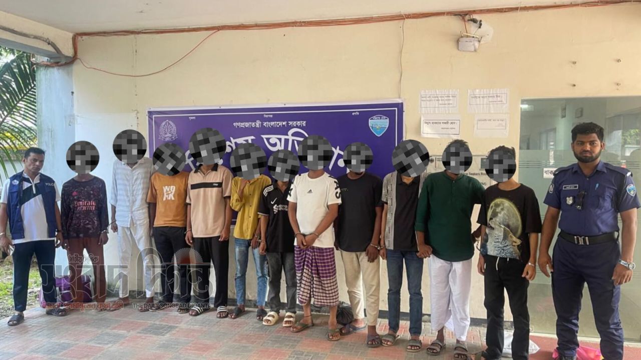 কক্সবাজারে বিশেষ অভিযানে কিশোর গ্যাং ও ছিনতাইকারীসহ আটক ২৫
