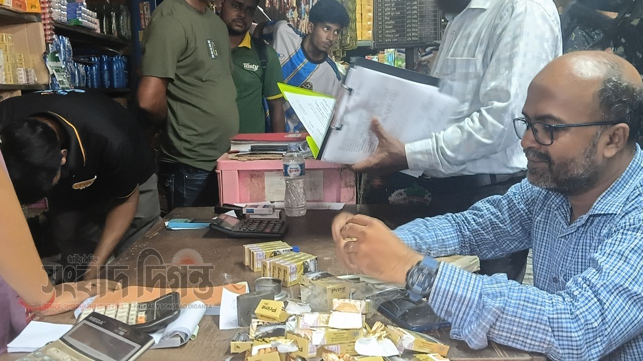 মাদারীপুরের কালকিনিতে ভোক্তা অধিকার অভিযানে ৩২ হাজার টাকা জরিমানা