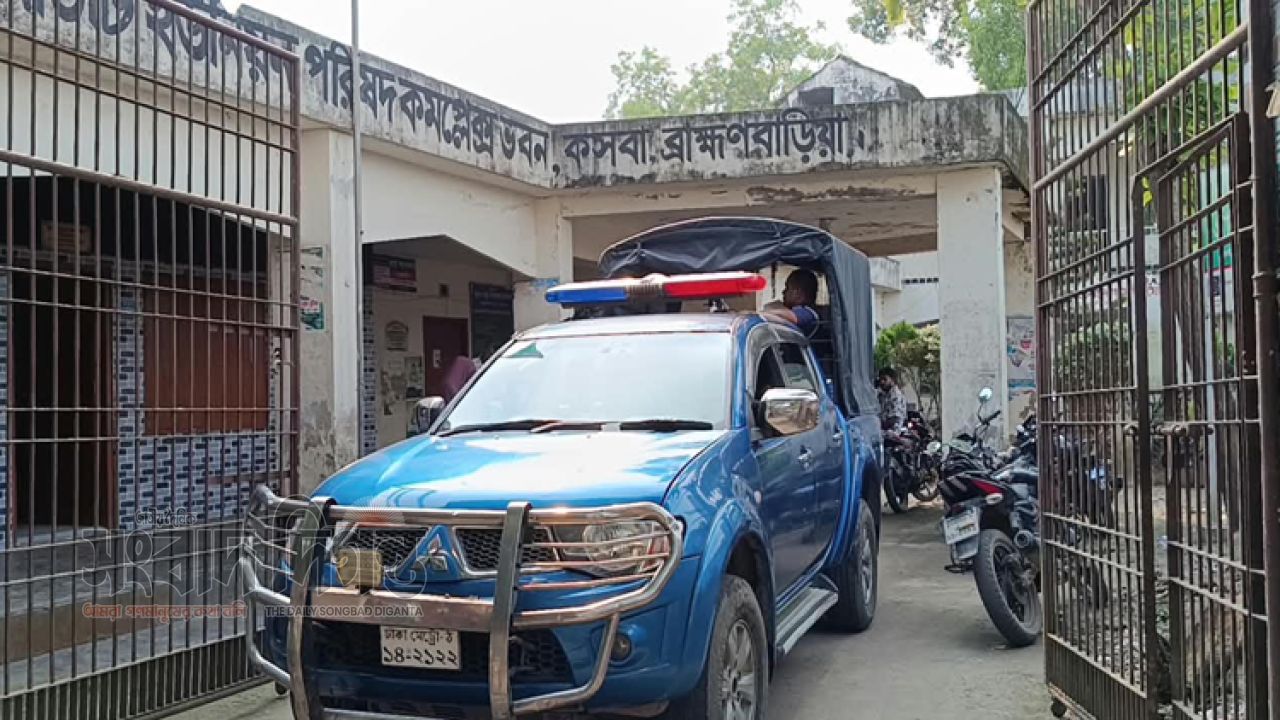 কসবায় ইজিপিপি প্লাস শ্রমিক তালিকা নিয়ে হাতাহাতি-সংঘর্ষ , বিএনপির ৫ নেতা-কর্মী আহত