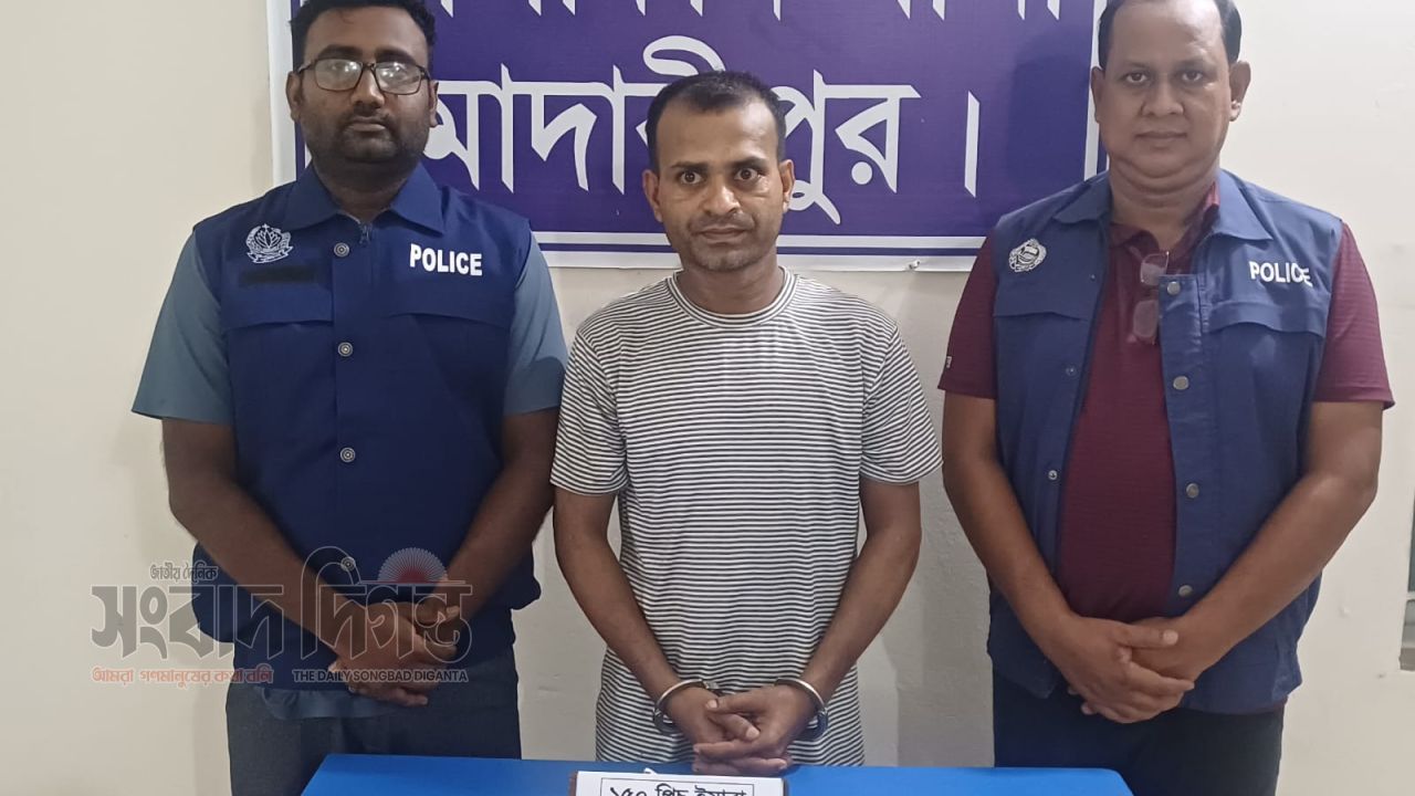 কালকিনিতে ১৫০ পিস ইয়াবাসহ একাধিক মামলার আসামি গ্রেপ্তার