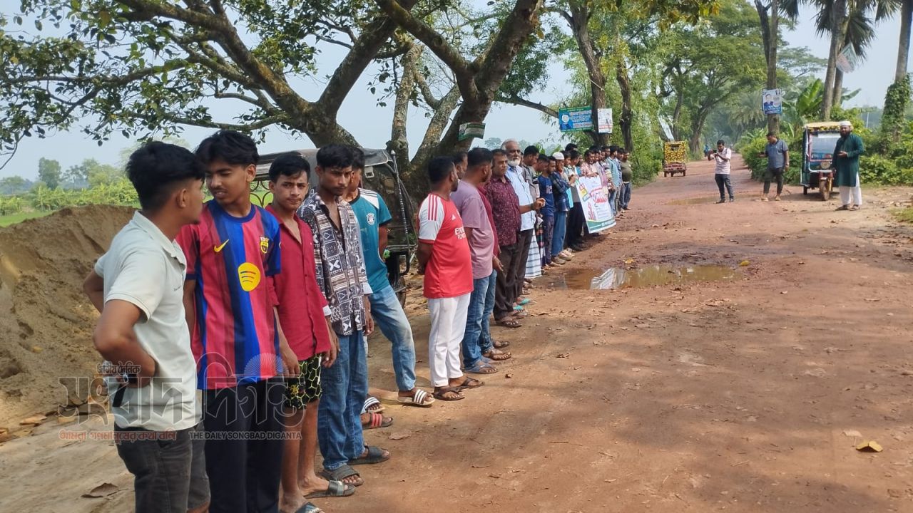 ১৩ কোটি টাকা বরাদ্দ, তবু বেহাল কসবা-আখাউড়া সড়ক; দুর্ভোগে হাজারো মানুষ