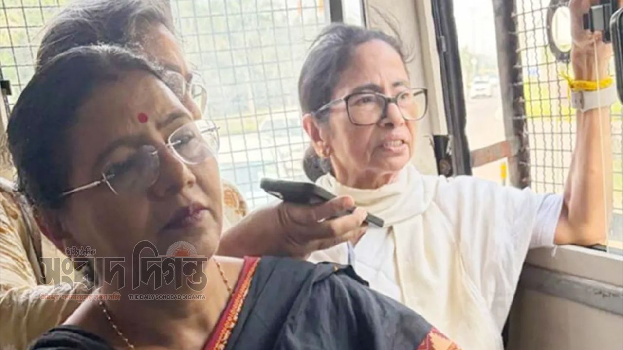 দিল্লিতে মমতা ব্যানার্জিকে আটক করল পুলিশ, সঙ্গে তৃণমূল নেতারাও