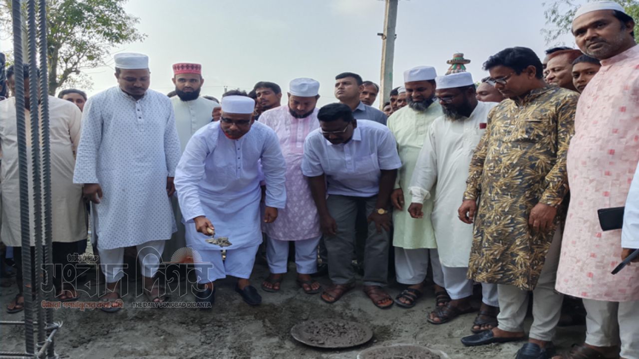 গংগাচড়ায় মসজিদের পুনর্নির্মাণ কাজের ভিত্তিপ্রস্তর স্থাপন করলেন এমপি রায়হান সিরাজী