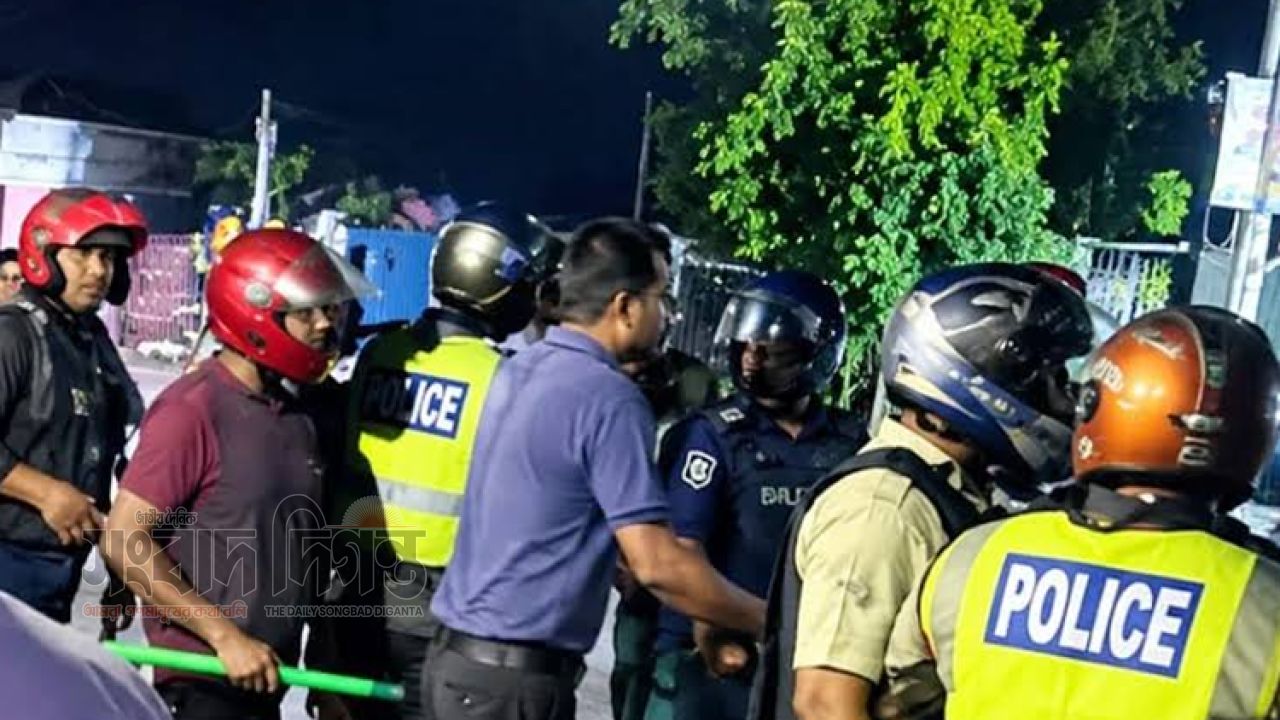 পেনাল্টি শুটআউট নিয়ে বিরোধ, পাবনার বেড়ায় সংঘর্ষ ও অগ্নিসংযোগ 