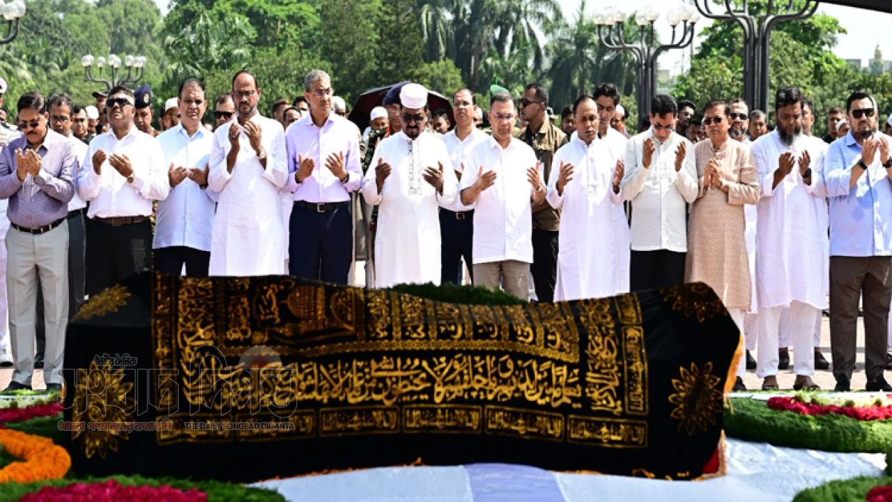 সালাহউদ্দিন আহমেদের জানাজায় প্রধানমন্ত্রী তারেক রহমান 