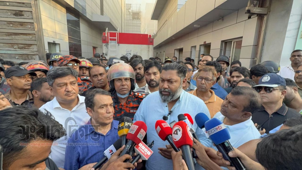 ড্রাগ ইন্টারন্যাশনাল কারখানায় অগ্নিকাণ্ড, ঘটনাস্থল পরিদর্শনে গাজীপুর-২ আসনের এমপি