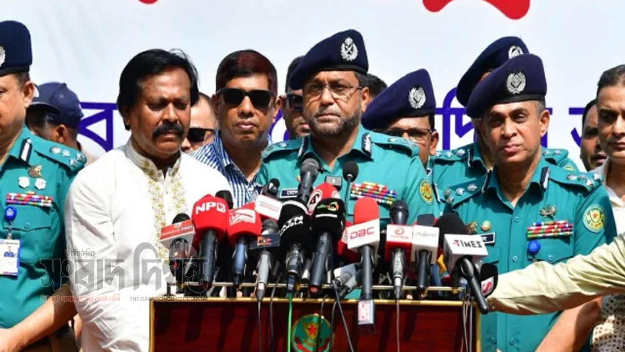 দুর্গাপূজার নিরাপত্তায় রাজধানীতে ২১০০ পুলিশ সদস্য মোতায়েন 