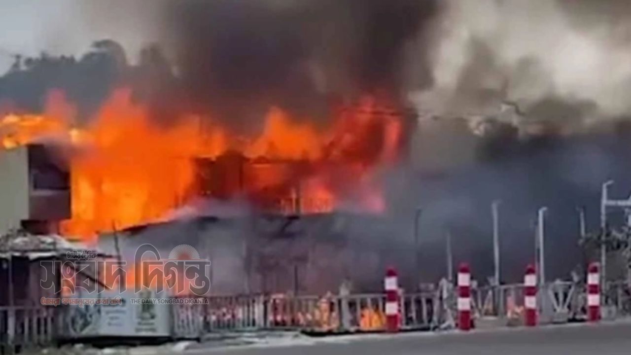 উখিয়ার রিসোর্টে ভয়াবহ আগুনে ৭ জনের মৃত্যু, স্বজনের খোঁজে নারীর আহাজারি