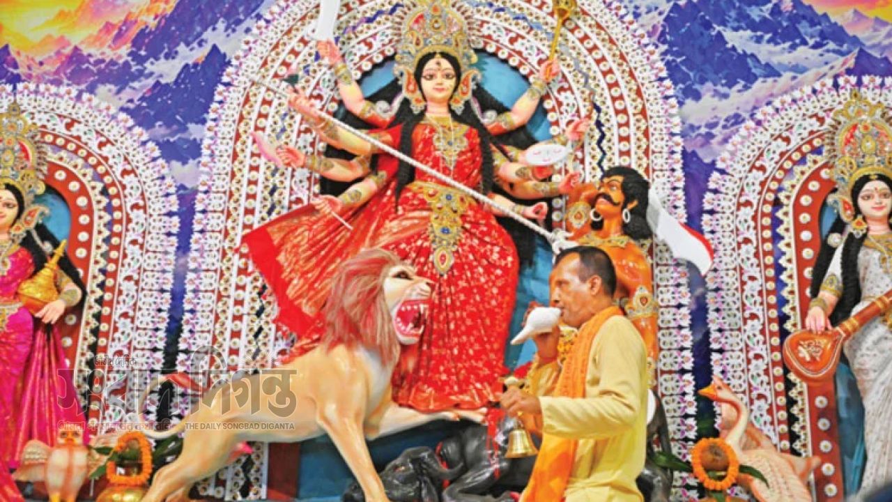 ঢাকঢোল আর শঙ্খধ্বনিতে মুখর দেশ, শুরু শারদীয় দুর্গোৎসব 