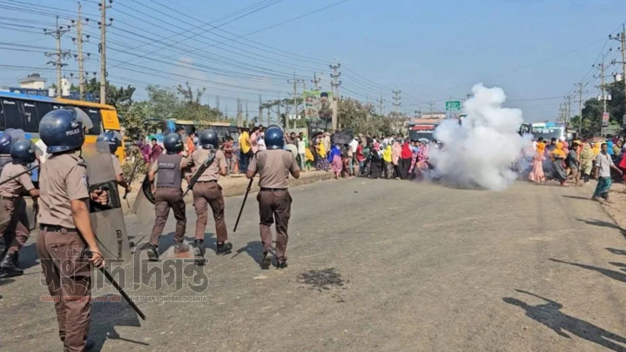 উত্তরায় বেতন বৃদ্ধির দাবিতে শ্রমিকদের বিক্ষোভ, পুলিশের সঙ্গে ধাওয়া-পাল্টাধাওয়া