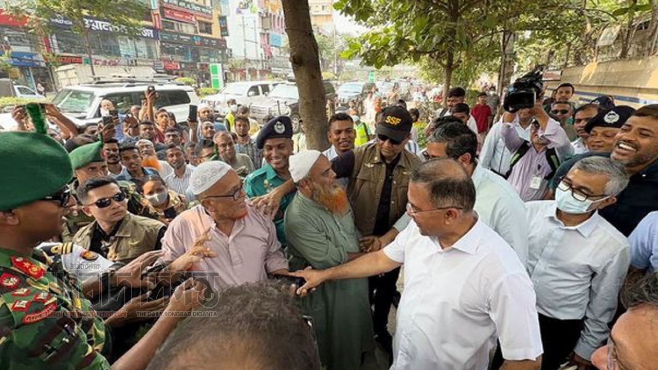 ফুটপাত দখলমুক্ত রাখতে সংশ্লিষ্টদের নির্দেশ দিলেন তারেক রহমান