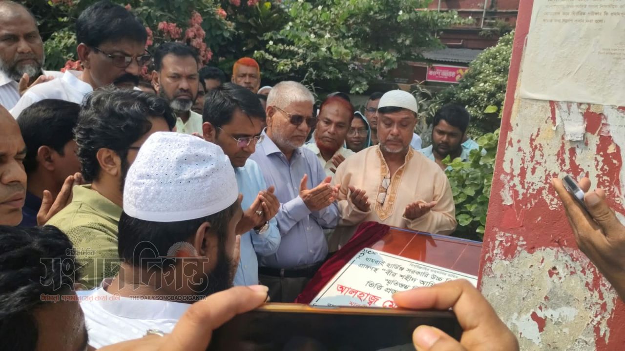 ধামরাইয়ে জুলাই শহীদ সাদের স্মৃতি চিরভাস্বর রাখতে স্মৃতিস্তম্ভের ভিত্তিপ্রস্তর স্থাপন