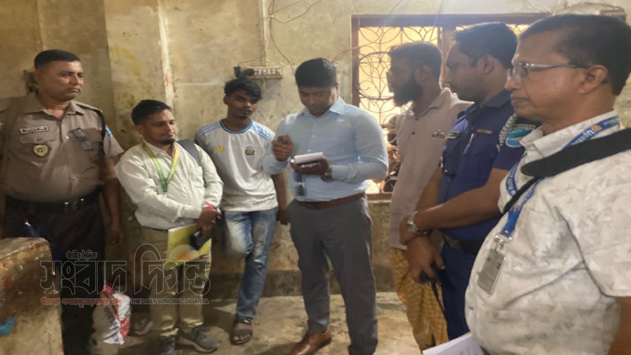 কালীগঞ্জে ভ্রাম্যমাণ আদালতের অভিযান, ৫ মামলায় ৬০ হাজার ৩০০ টাকা জরিমানা, কারাদণ্ড ৩ জনের