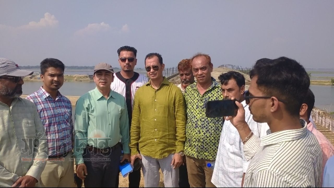 মধ্যনগরে উন্নয়ন কাজে এমপি পরিদর্শন  নিম্নমানের সামগ্রী কাজ বন্ধের নির্দেশ