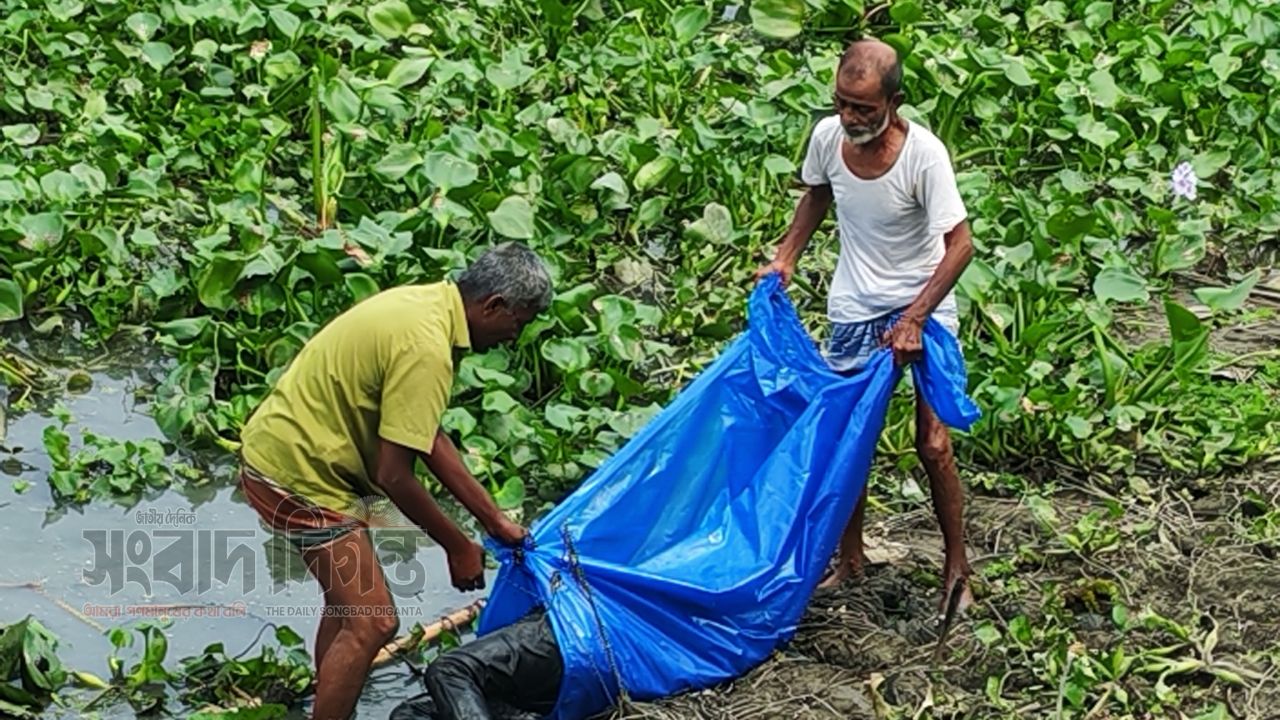 রায়পুরায় আড়িয়াল খাঁ নদী থেকে অর্ধগলিত মরদেহ উদ্ধার,পরিচয় শনাক্তে পুলিশের চেষ্টা