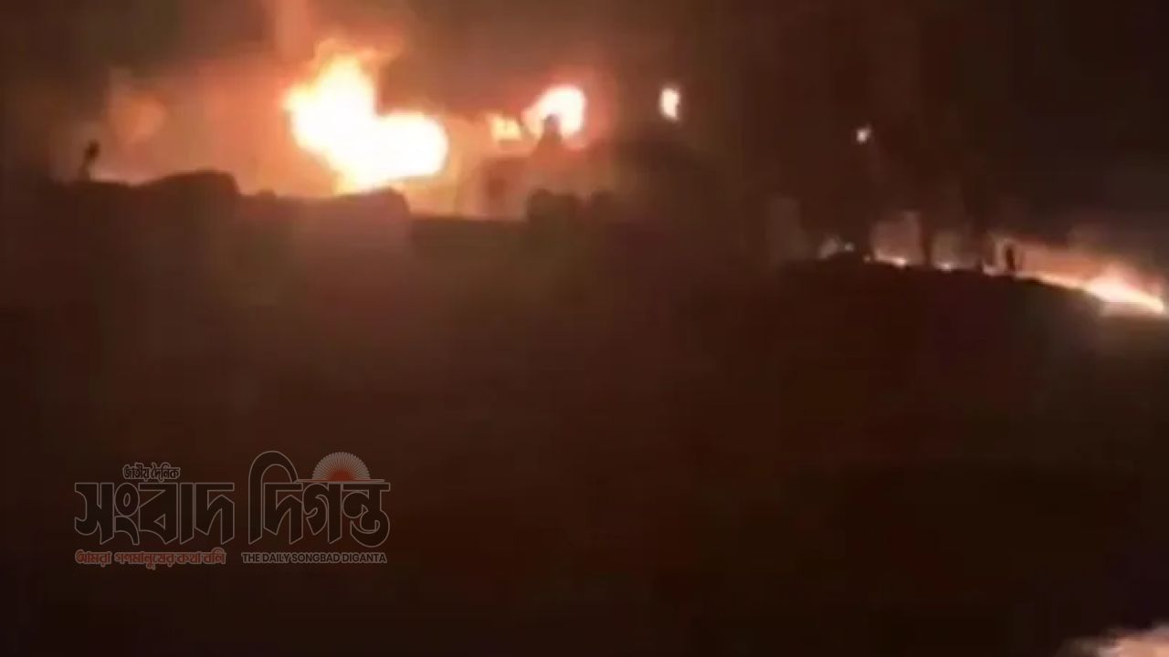 হরমুজ প্রণালীতে দ্বিতীয় সুপারট্যাঙ্কারে অগ্নিকাণ্ড
