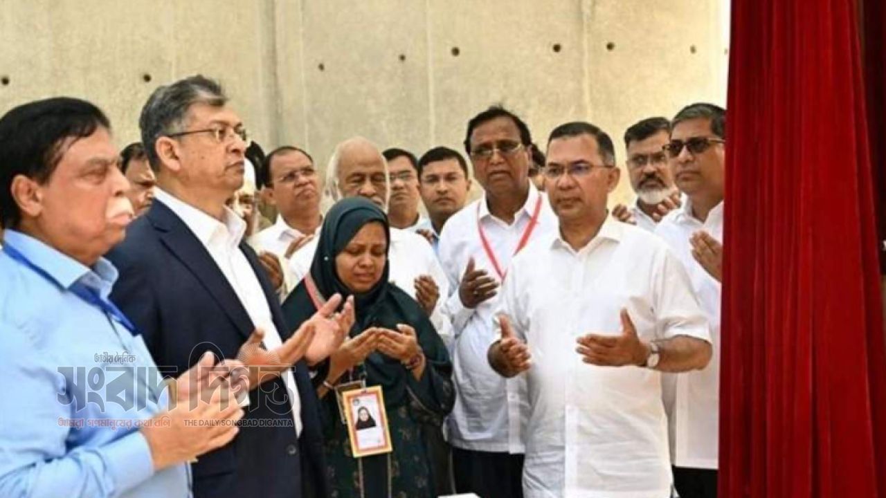 ওসমানী উদ্যানে জুলাই স্মৃতিস্তম্ভ উদ্বোধন করলেন প্রধানমন্ত্রী