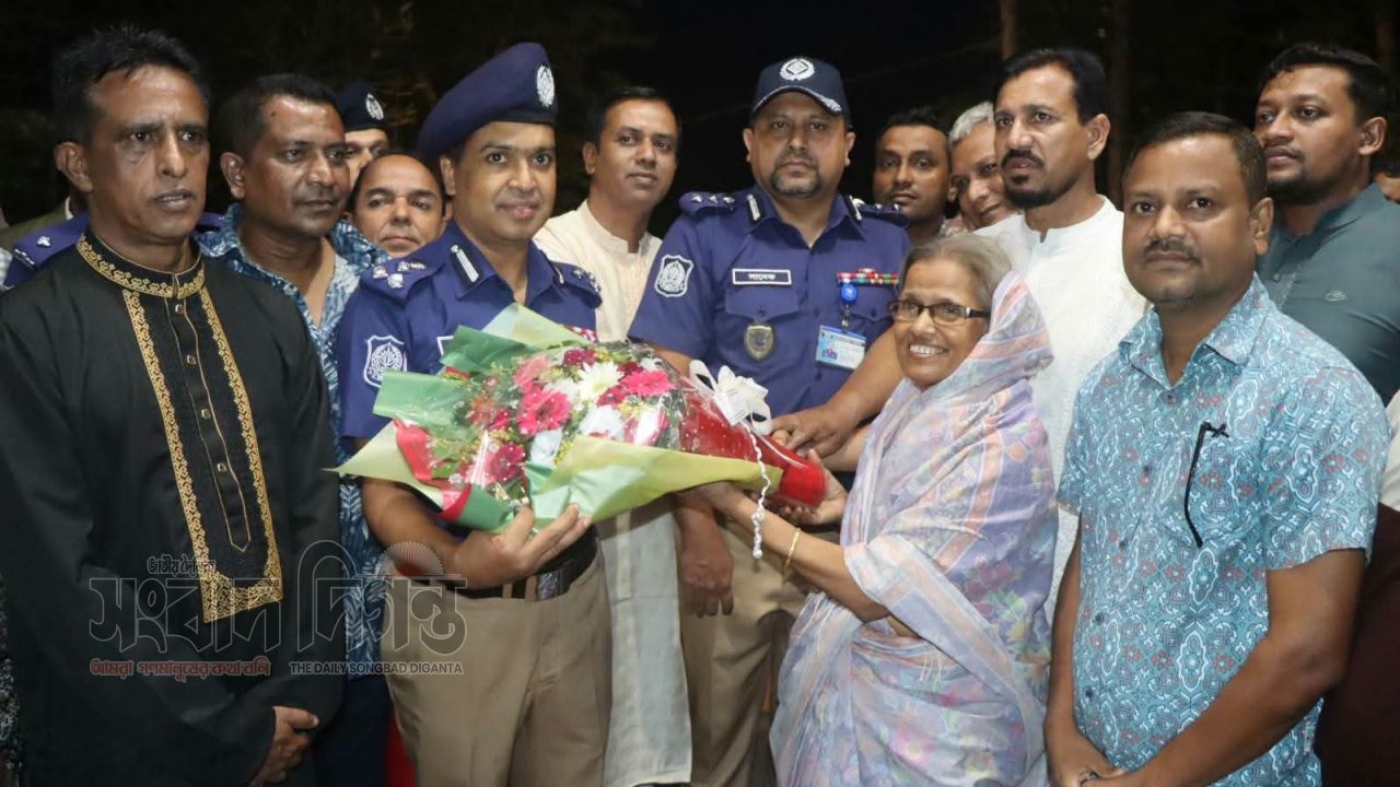 গোলাপগঞ্জের পূজামণ্ডপ ঘুরে দেখলেন সিলেট রেঞ্জ ডিআইজি ও পুলিশ সুপার