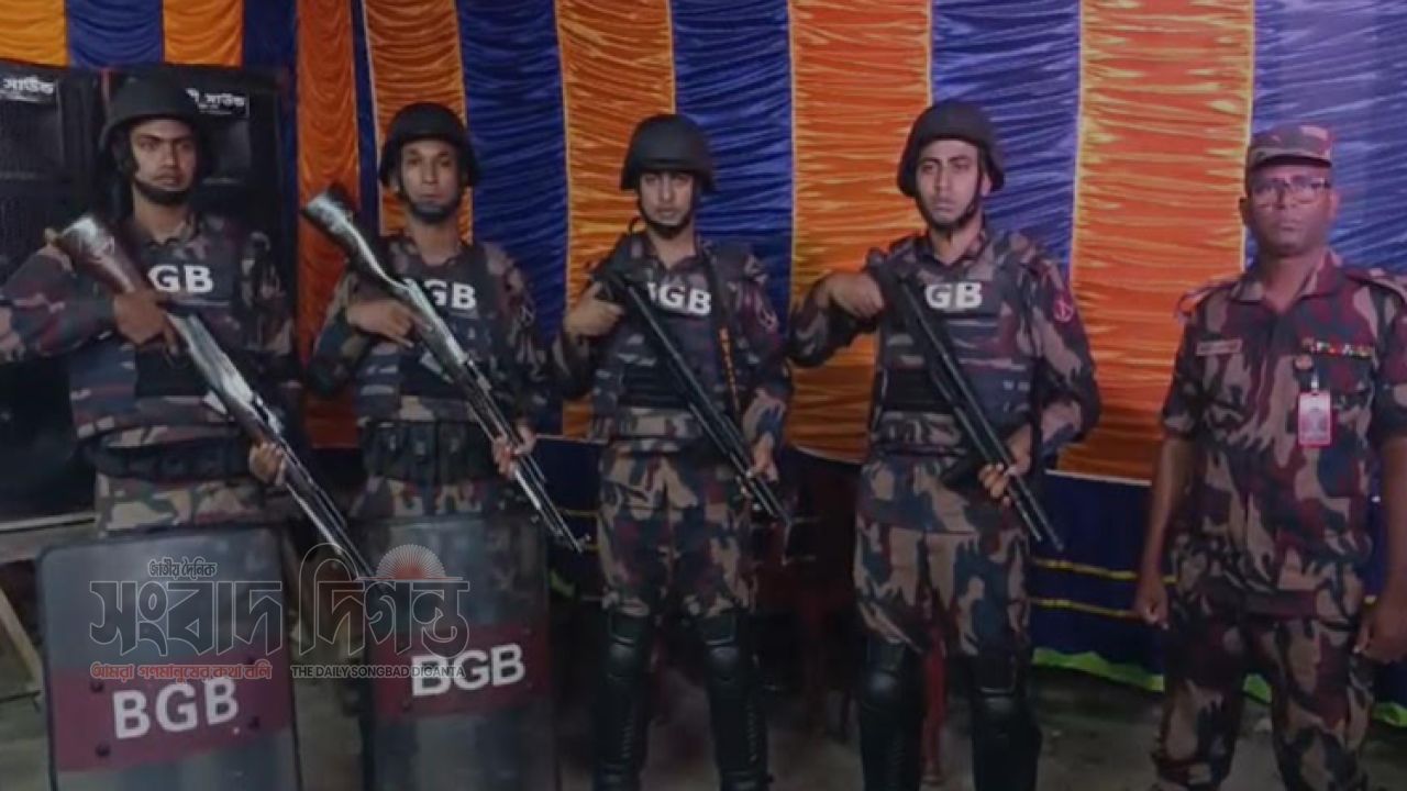 সাতক্ষীরা সীমান্তের ৪৪ পূজামণ্ডপে বিজিবির নিশ্ছিদ্র নিরাপত্তা