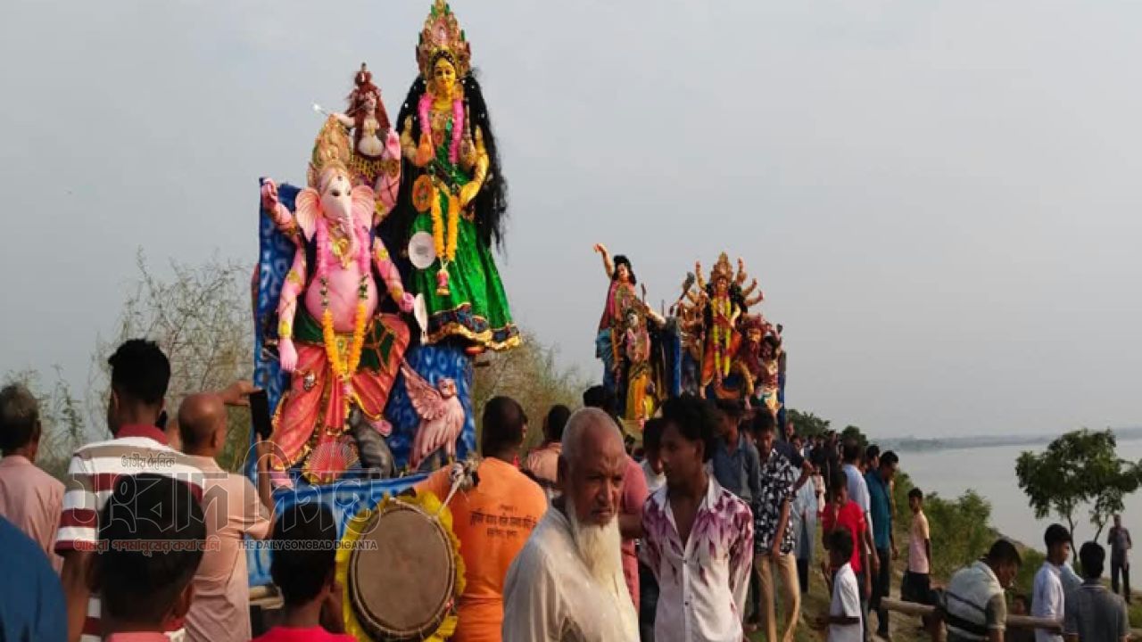ইছামতীর দুই পাড়ে উৎসবের ঢল, অধরা দুই বাংলার ঐতিহ্যবাহী মিলনমেলা