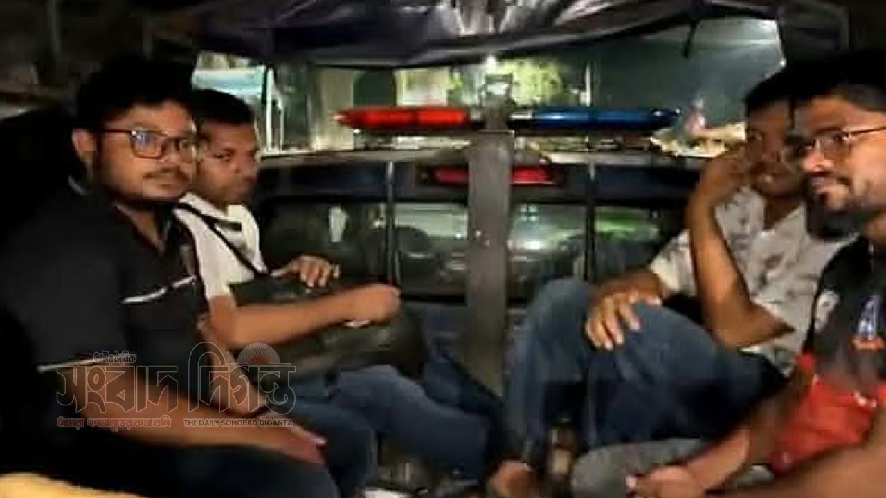 রাজু ভাস্কর্যে ছাত্রলীগের অনুপ্রবেশ