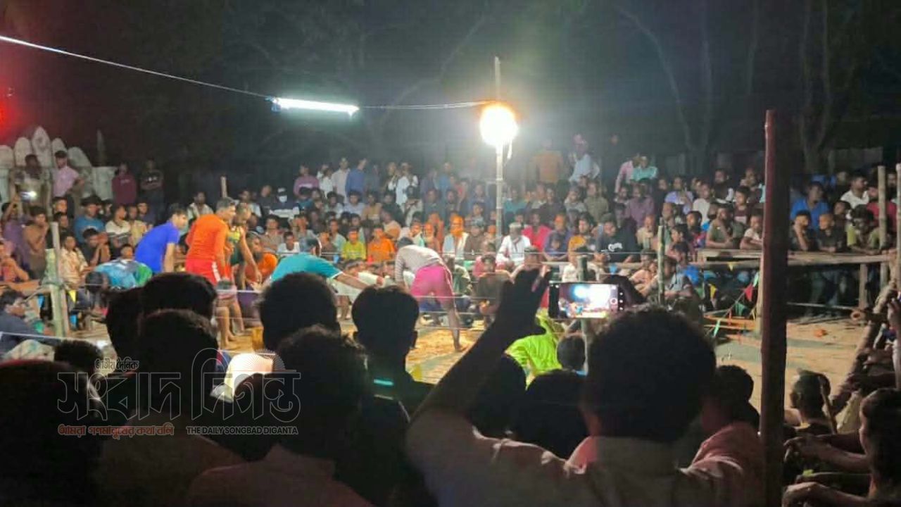 গ্রামবাংলার ঐতিহ্য ফিরিয়ে আনতে তালায় হাডুডু খেলা, দর্শকদের উপচেপড়া ভিড়