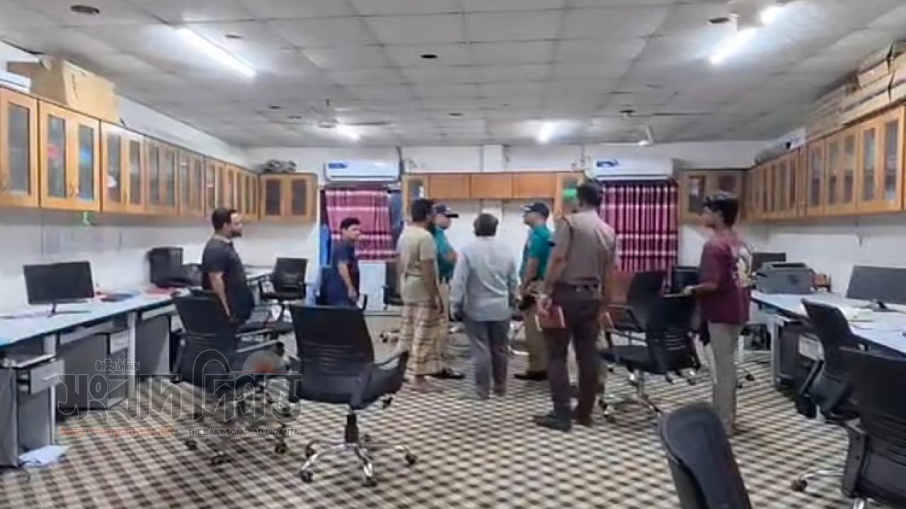 কুরিয়ার গুদামে তাণ্ডব, সন্ত্রাসী ইমনের নাম ভাঙিয়ে চাঁদাবাজি
