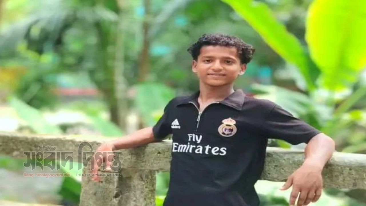 কসবায় নারিকেল পাড়াকে কেন্দ্র করে একজনকে কুপিয়ে হত্যা
