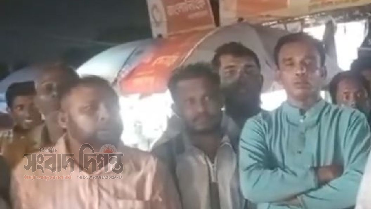 চাঁদাবাজ সিন্ডিকেটের জিম্মিতে ইপিজেডের ব্যবসায়ীরা