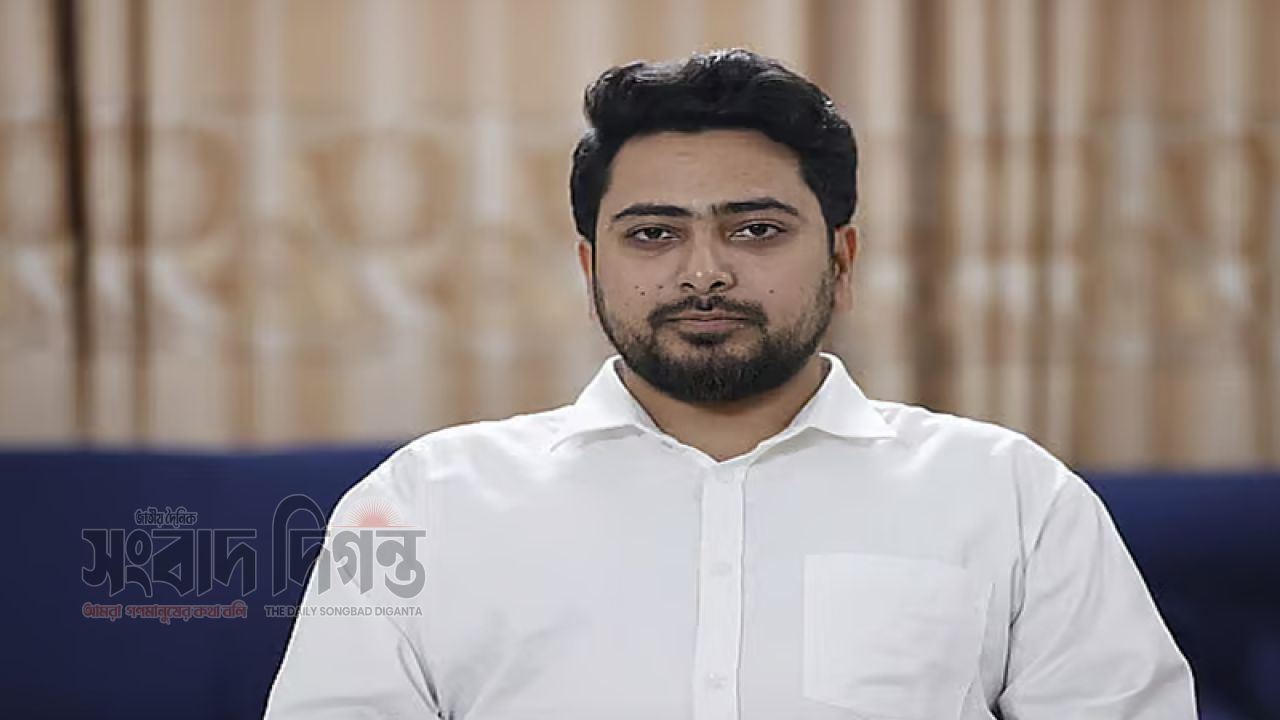 দাফনে বাধার ঘটনায় ন্যায়বিচারের বার্তা দিলেন নাহিদ ইসলাম