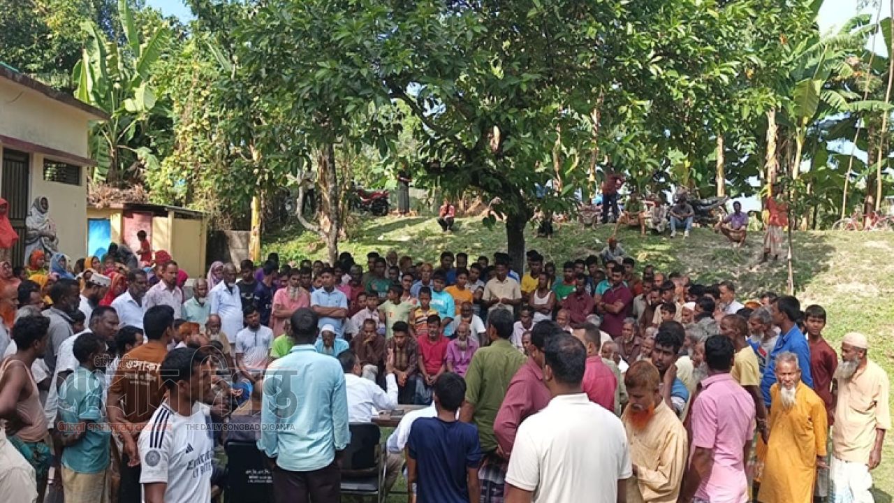 গঙ্গাচড়ায় ভোটকেন্দ্র পরিবর্তন নিয়ে বিতর্ক, তদন্তে নির্বাচন কর্মকর্তারা