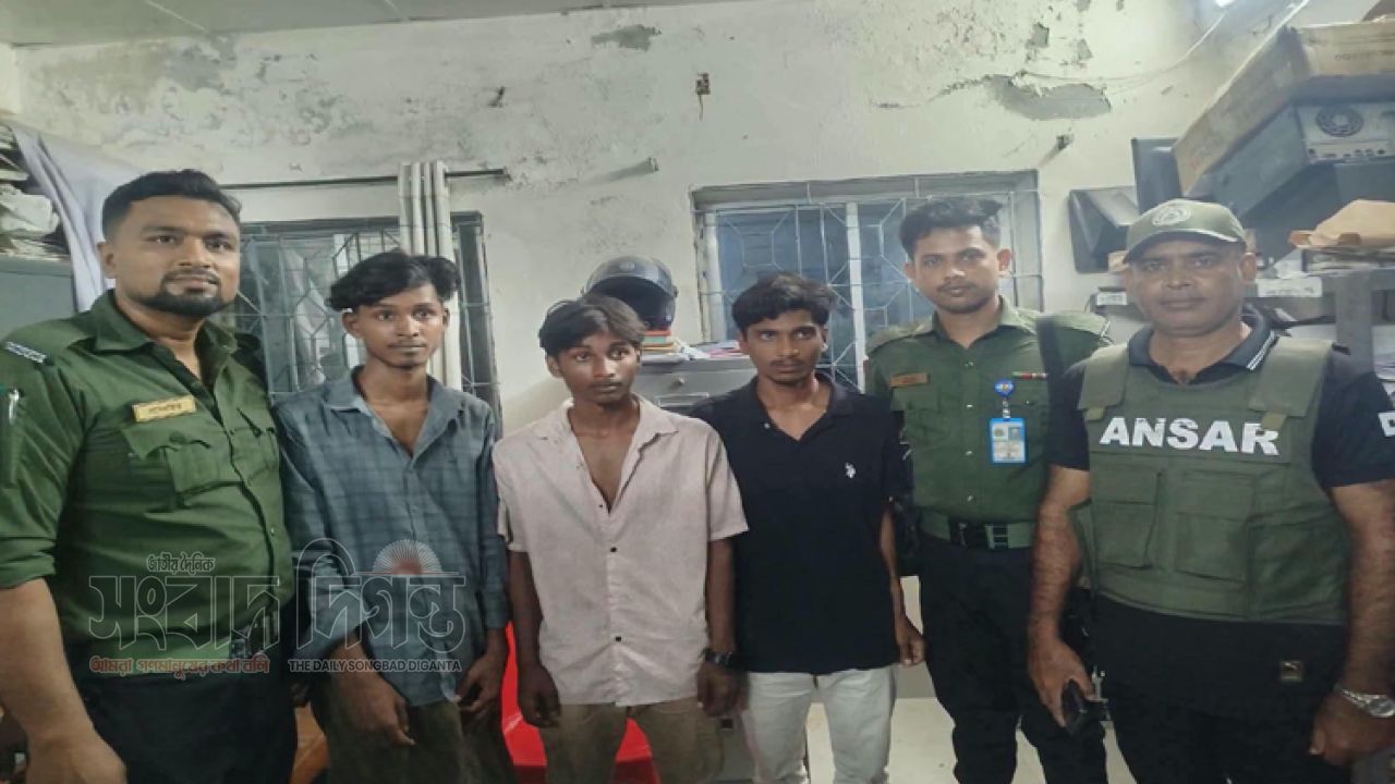 রাজাপুরের পুটিয়াখালী মিরের হাটে মাদকবিরোধী অভিযানে ৩ যুবক গ্রেফতার, মোবাইল কোর্টে কারাদণ্ড