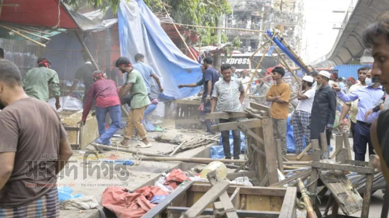 গুলিস্তানে তিন ঘণ্টার অভিযানে উচ্ছেদ শতাধিক দোকান