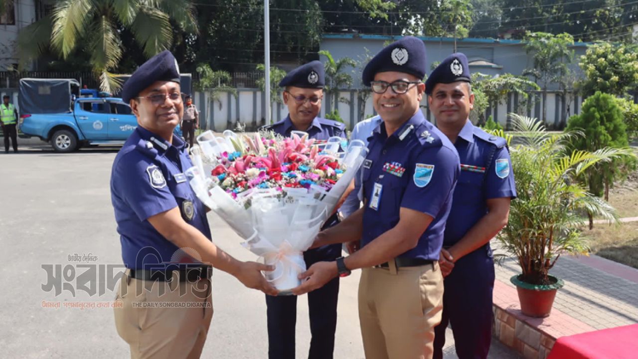 ​গাজীপুর জেলা ডিবি অফিস বার্ষিক পরিদর্শন করলেন ঢাকা রেঞ্জের অ্যাডিশনাল ডিআইজি