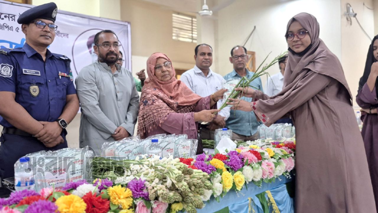 মহেশপুরে ১৩০ কৃতি শিক্ষার্থীকে সংবর্ধনা দিল শহীদুল ইসলাম ফাউন্ডেশন
