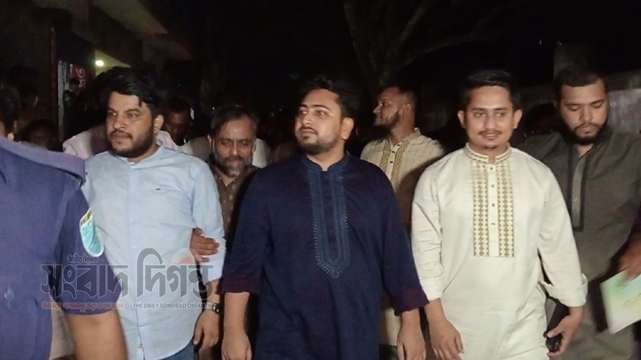 পঙ্গুত্ব বরণ করা বাপ্পীকে দেখতে শ্রীপুরে নাহিদ ইসলাম