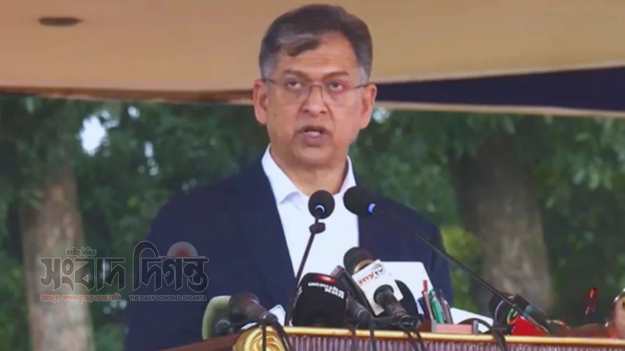 জনগণের পুলিশ হতে নবীন কর্মকর্তাদের নির্দেশ স্বরাষ্ট্রমন্ত্রীর