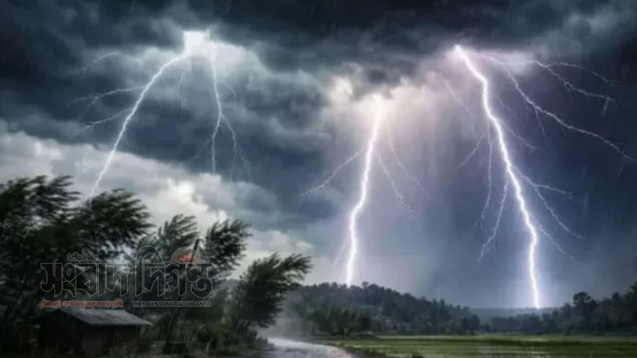 পাবনায় বিলে পলিথিনের ঘরে বজ্রপাত: একসঙ্গে ৬ তরুণের মৃত্যু