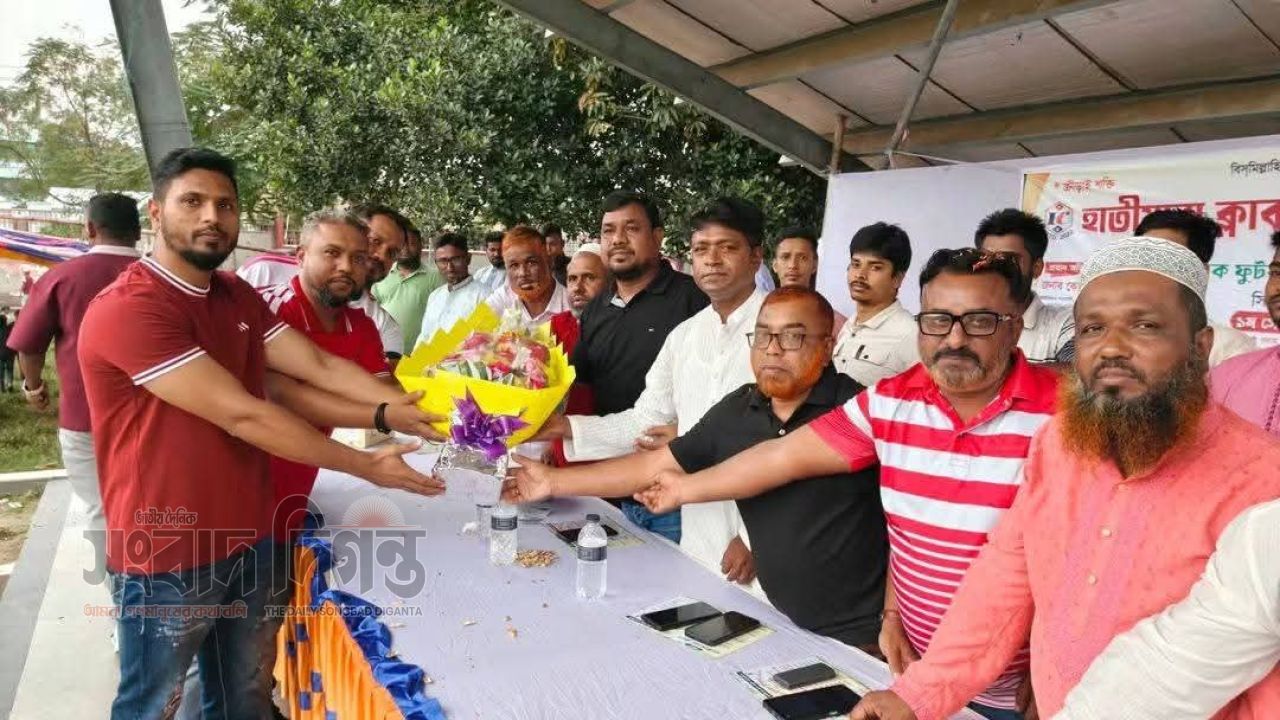 কাশিমপুরে হাতীমারা ক্লাবের উদ্যোগে বার্ষিক ফুটবল টুর্ণামেন্ট সিজন-২ এর প্রথম সেমিফাইনাল অনুষ্ঠিত হয়েছে।