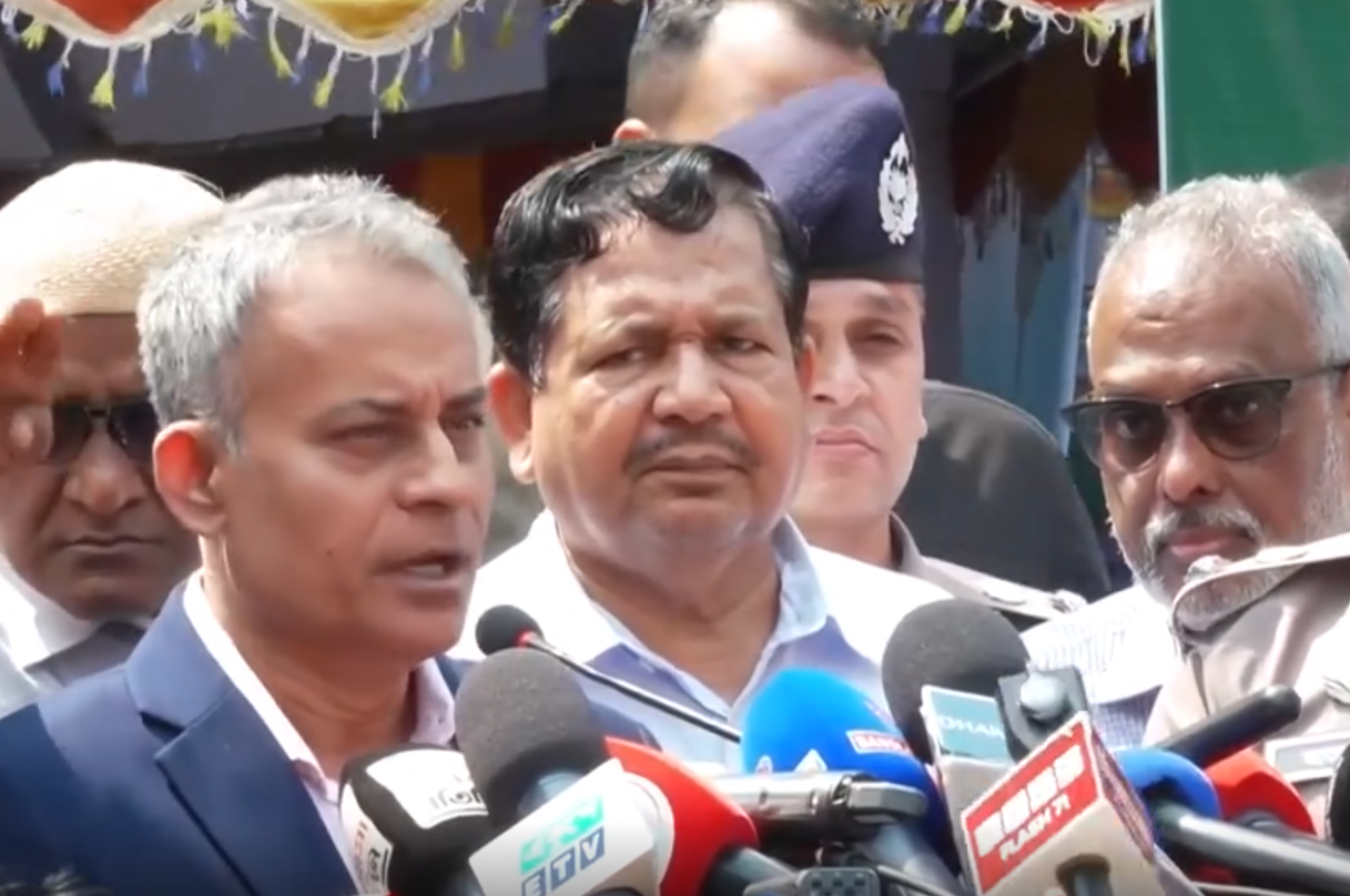 ঈদযাত্রা ব্যবস্থাপনায় গাবতলীতে ব্রিফিং করলেন শেখ রবিউল আলম